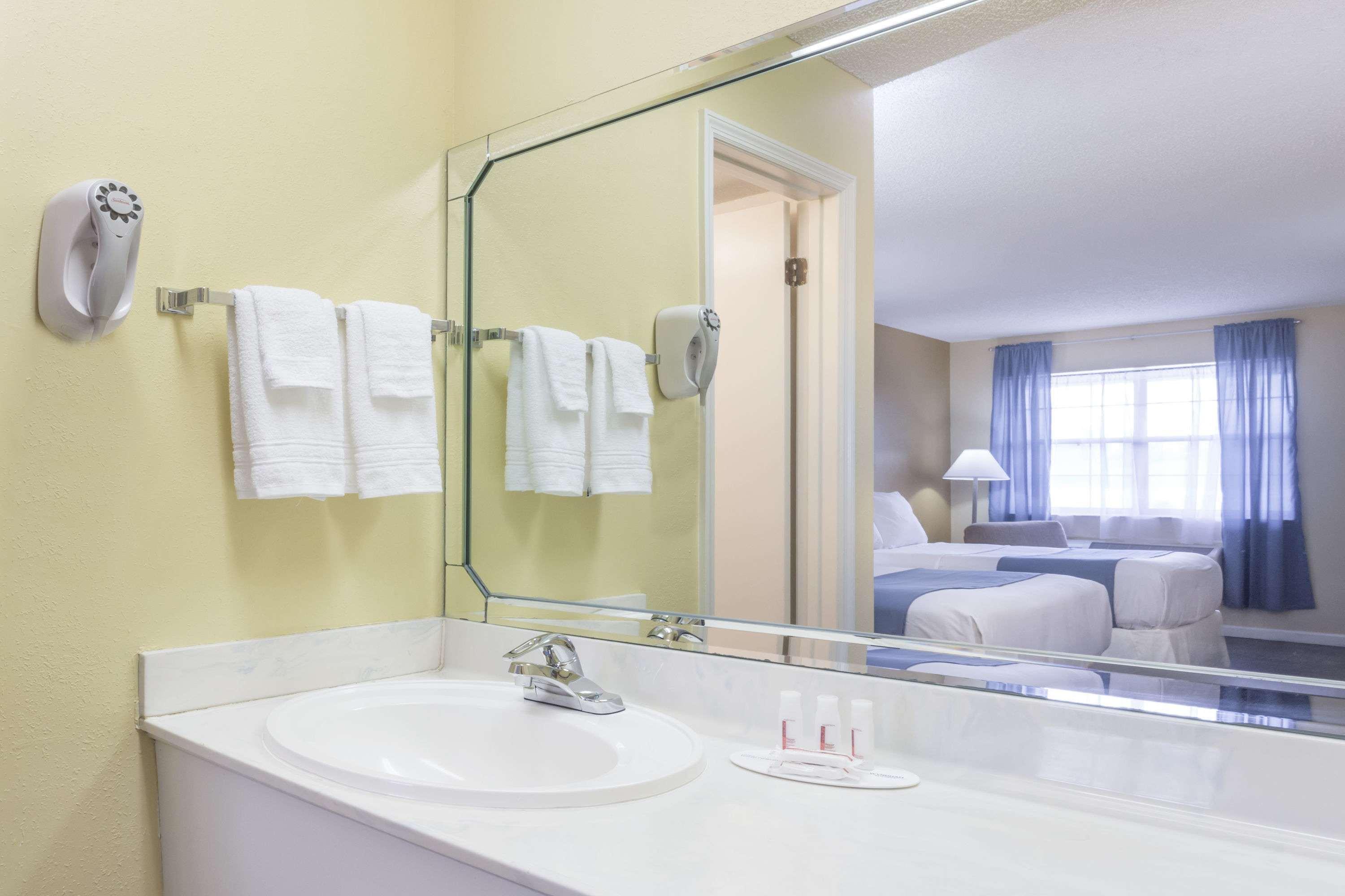 Days Inn By Wyndham Madison Ngoại thất bức ảnh