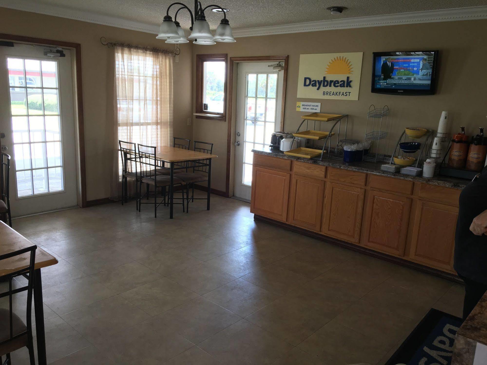 Days Inn By Wyndham Madison Ngoại thất bức ảnh